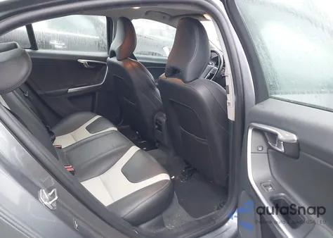 2018 Volvo S60 Cross Country T5 z USA, uszkodzony, nr VIN YV440MUM9J2006405